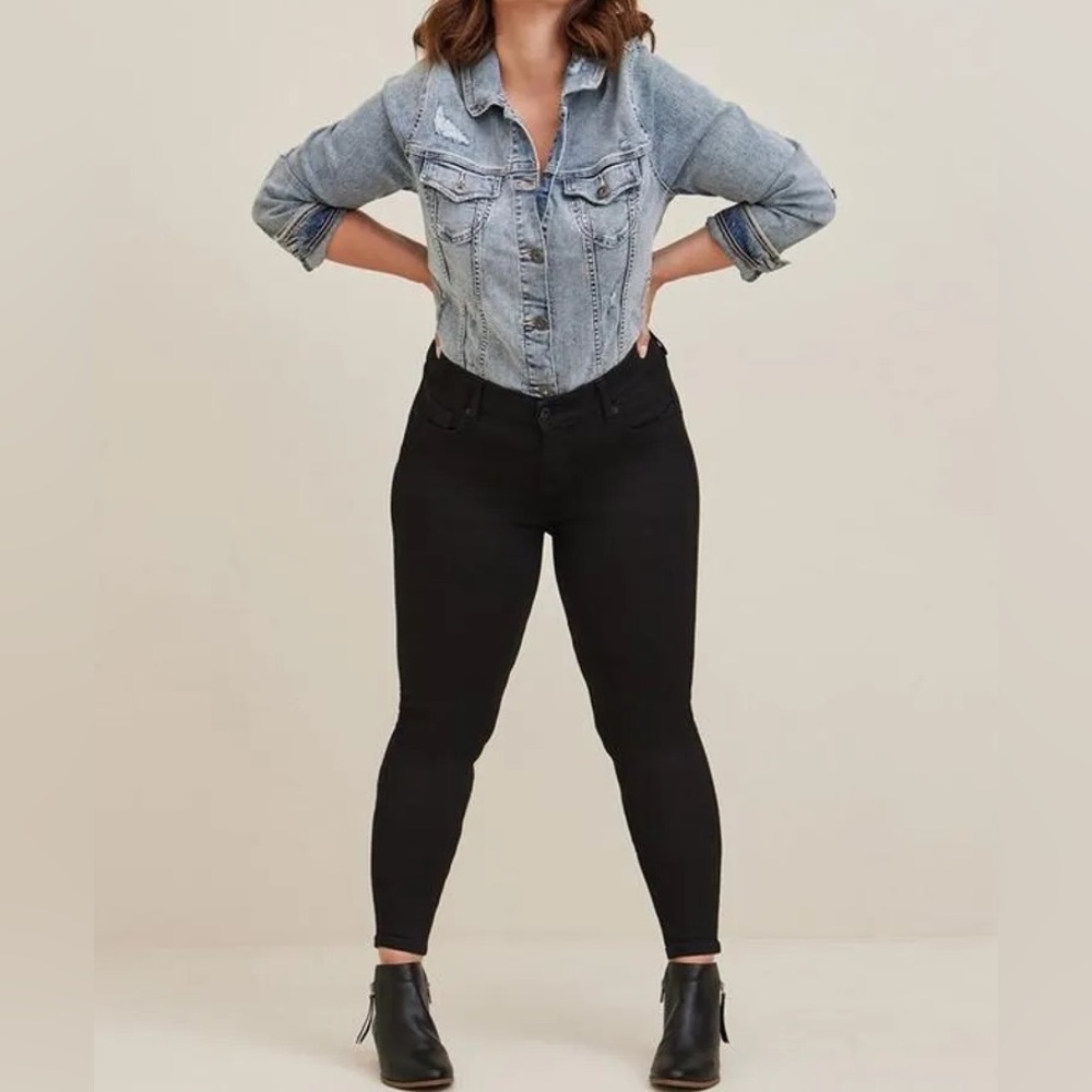 Torrid Premium Bombshell Skinny Jean in size 20T